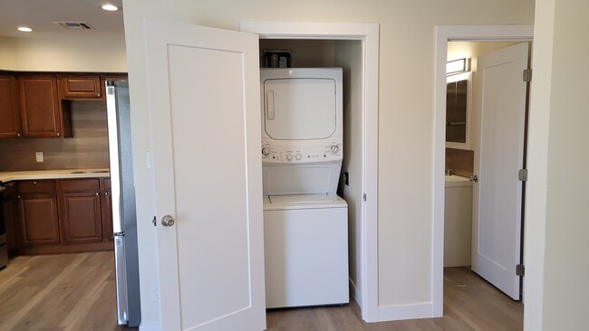 In-Unit Washer / Dryer - 2232 E Roosevelt St