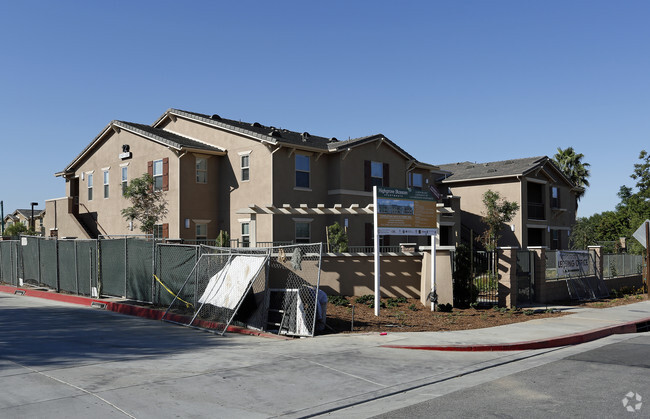 Building Photo - Highgrove Blossom Apartments