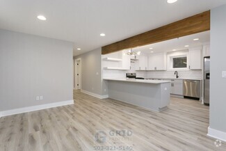 Building Photo - 2537 SE 35th Pl