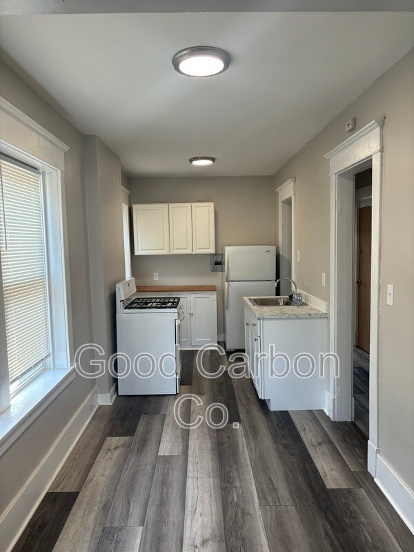 Building Photo - 1249 Hertel Ave