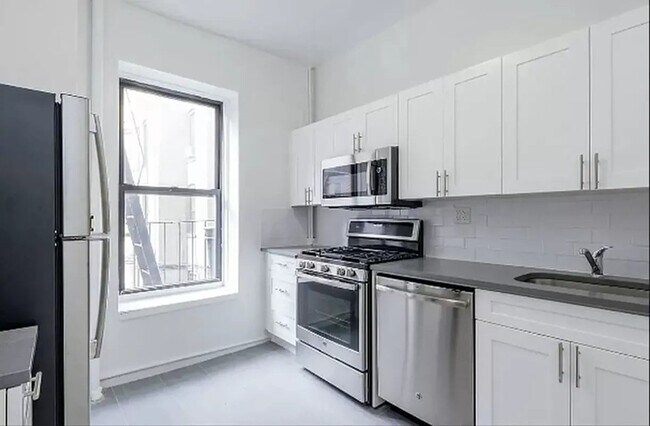 Foto del edificio - 6 W 107th St