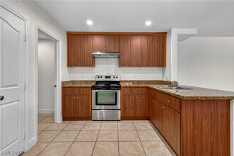 Building Photo - 3021 Aloha Ave