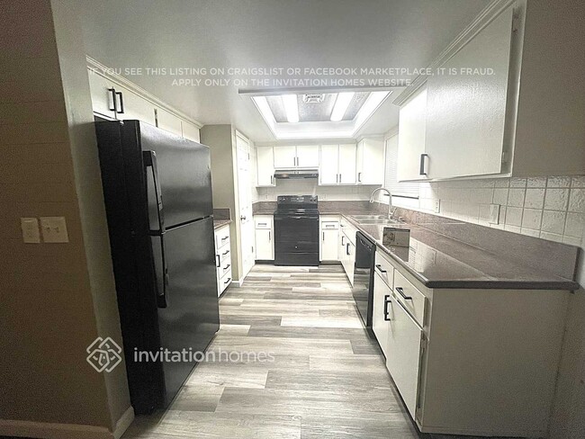 Building Photo - 3750 E Crellin Cir