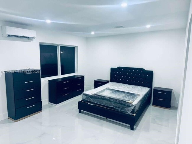 Building Photo - 1308 NW 19th Ave