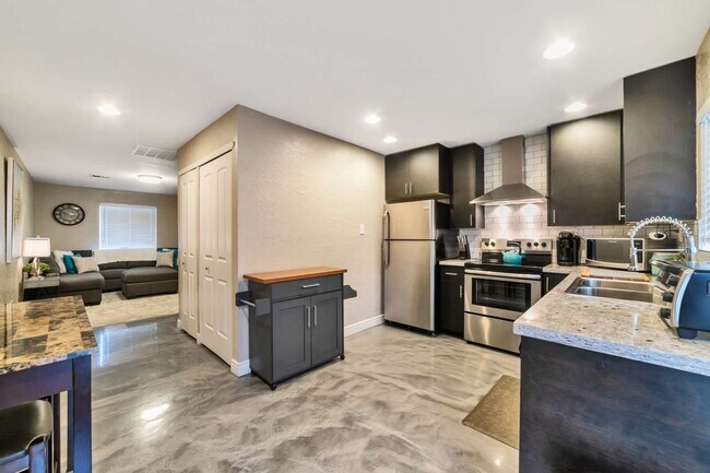 Building Photo - 3025 N 38th St