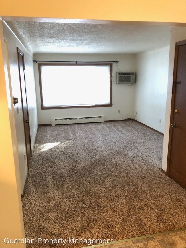 Building Photo - 2008 4th St S