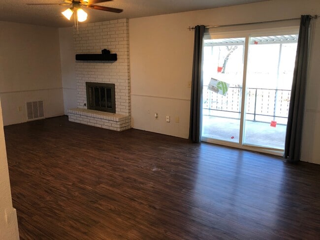 Building Photo - 2703 Del Casa Cir