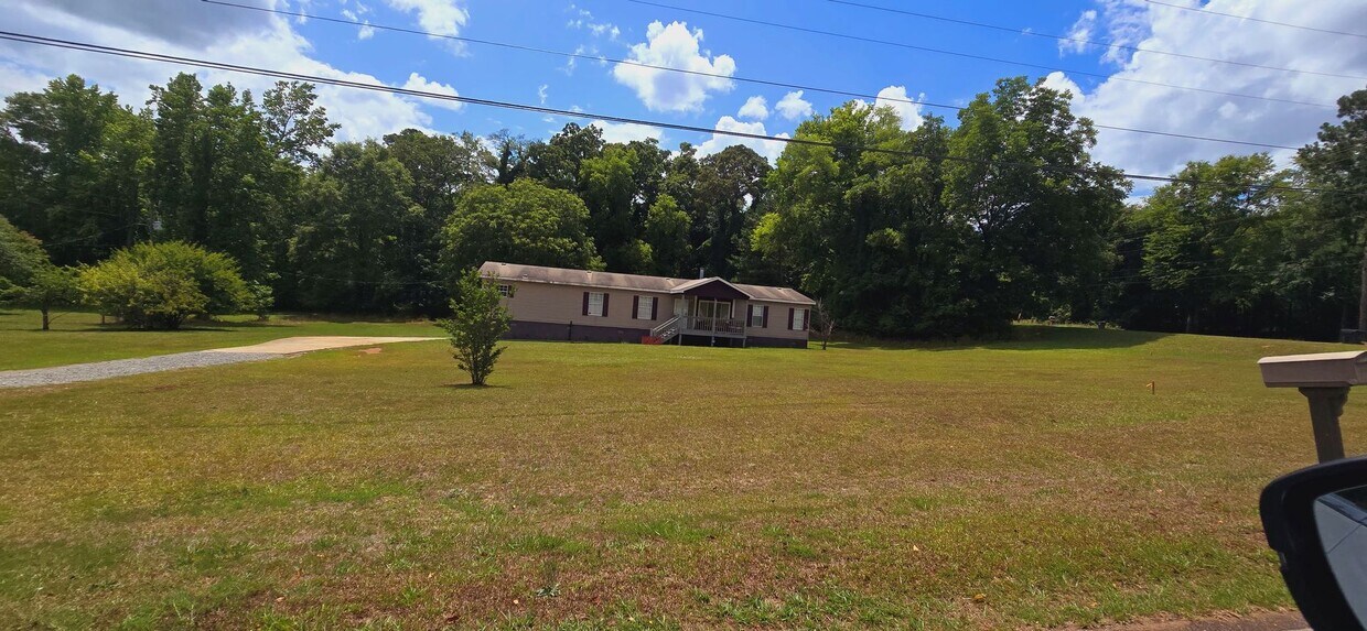 Foto principal - Spacious Home In Miledgeville Available fo...