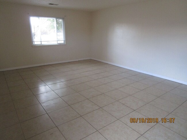 Building Photo - 906-906 Los Reyes Ct SE