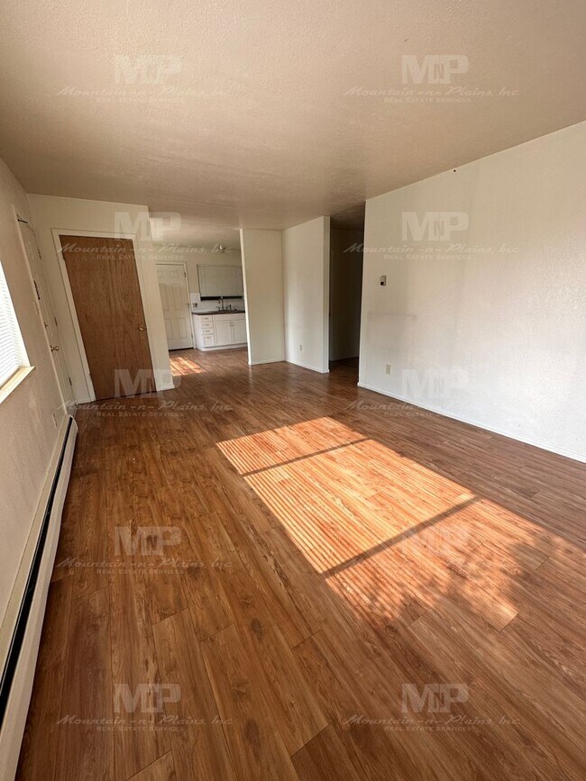 Foto del edificio - 1101 S Bryan Ave