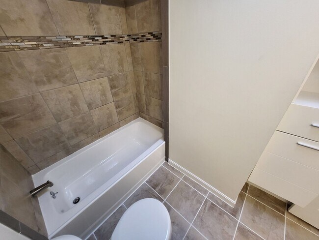 Building Photo - 3 Bed w/ Finished Basement