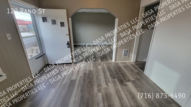 Foto del edificio - 120 Rano - 4 Bed / 1 Bath