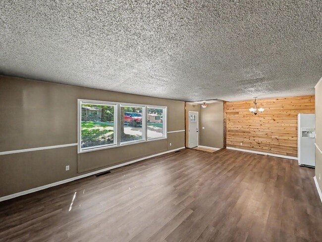 Building Photo - 16 Evesham Ln