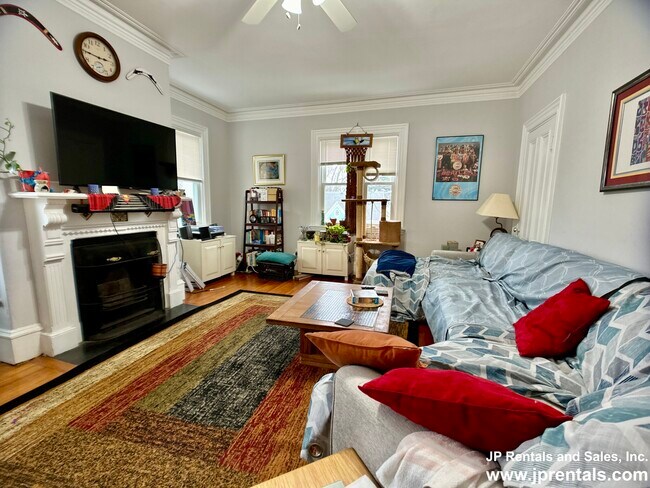 Building Photo - 49 Burroughs St