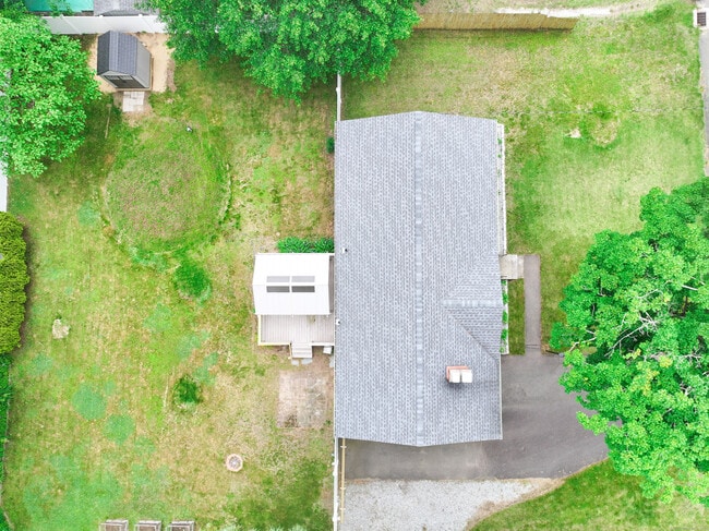Building Photo - 31 Varno Ln