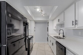 Building Photo - 10444 N 69th St