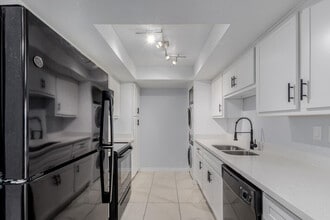 Building Photo - 10444 N 69th St