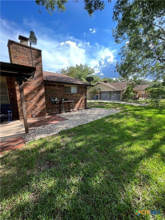 Foto del edificio - 1339 Tulip Ln