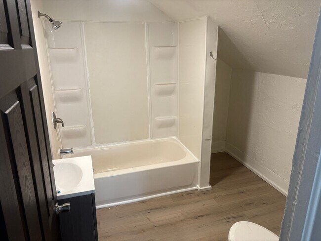 Foto del edificio - Duplex Apartment in Waterloo, IA