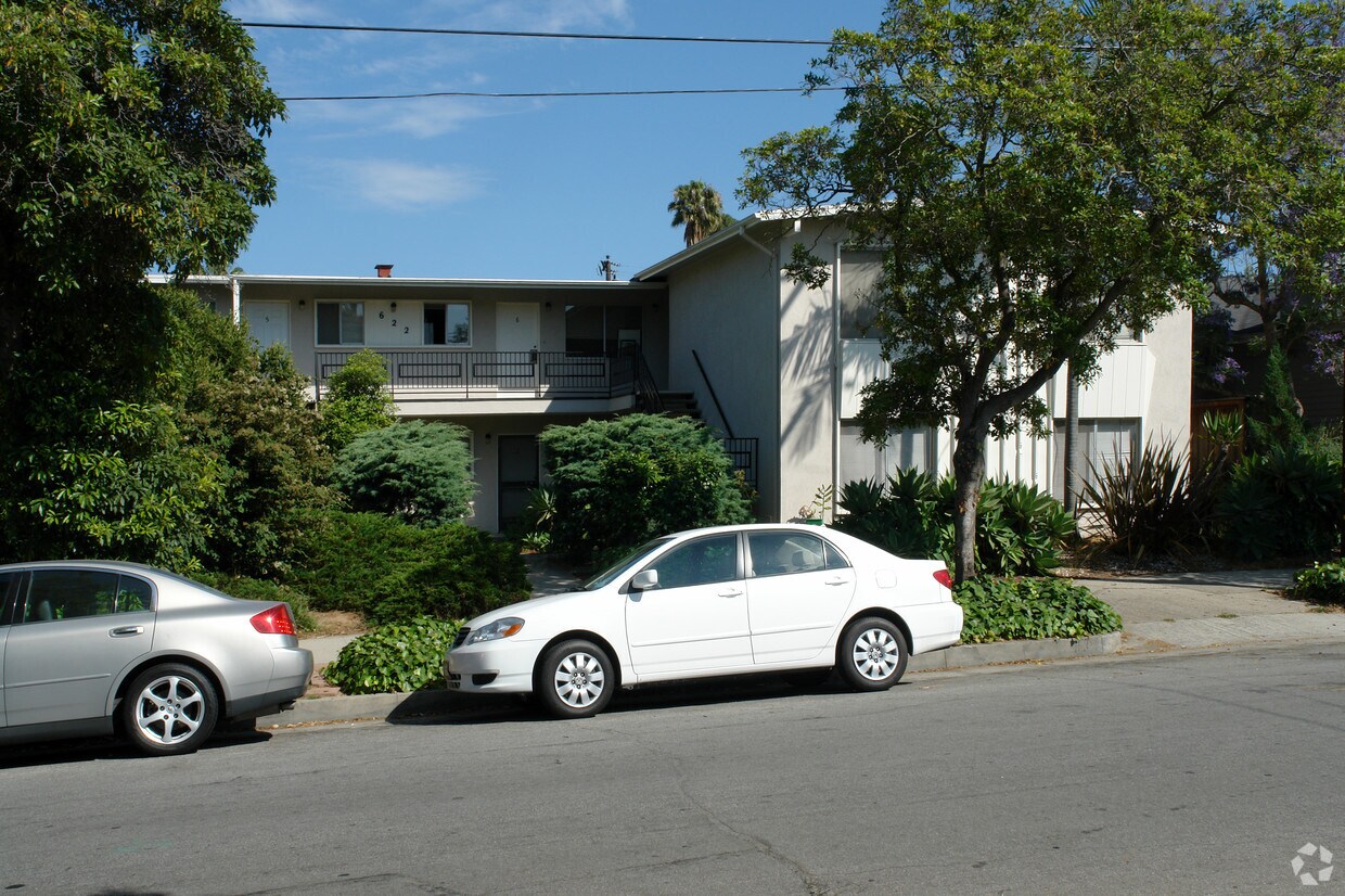 Primary Photo - 622 E Victoria St