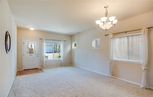 Foto del edificio - Spacious 5 Bedroom Home in Waterford at No...