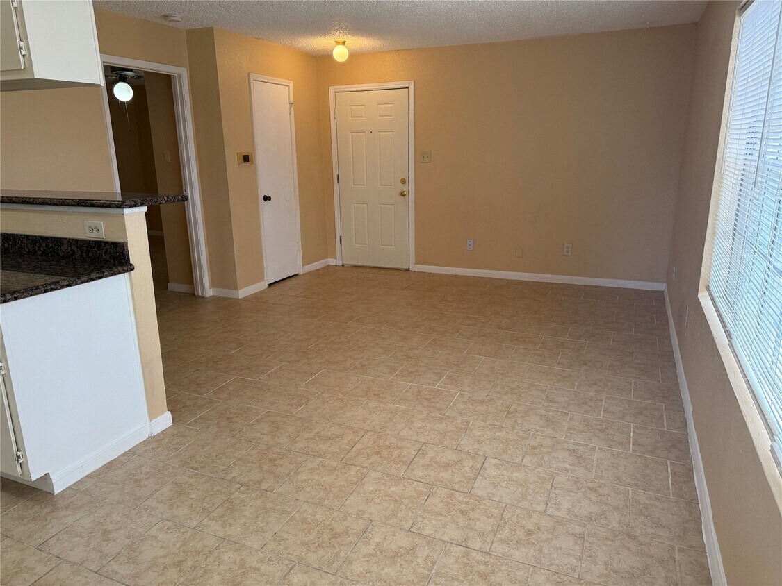 Foto principal - 2750 Holly Hall St