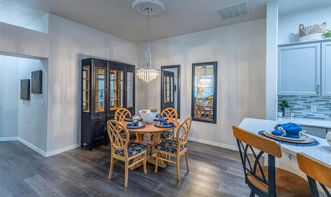 Building Photo - Bungalow in the Harbor Hills Country Club