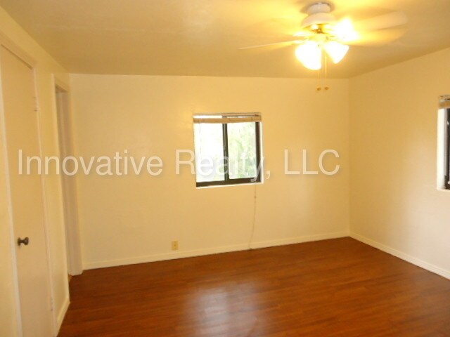 Building Photo - 3705 Edgewater Dr