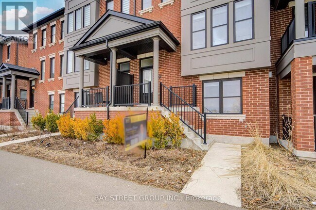Building Photo - 980 Logan Dr