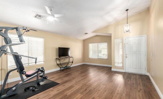 Foto del edificio - 22556 N Haley Dr