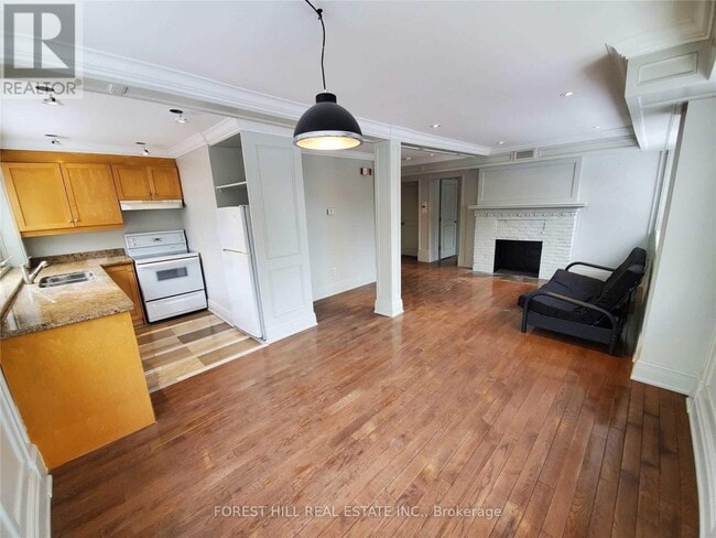 Photo du bâtiment - 216 Heath St W