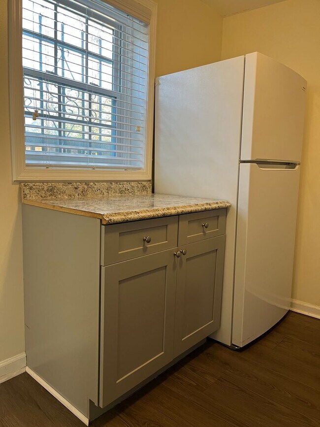Foto del edificio - Spacious 3/2 Duplex Unit w/ Bonus Room Min...