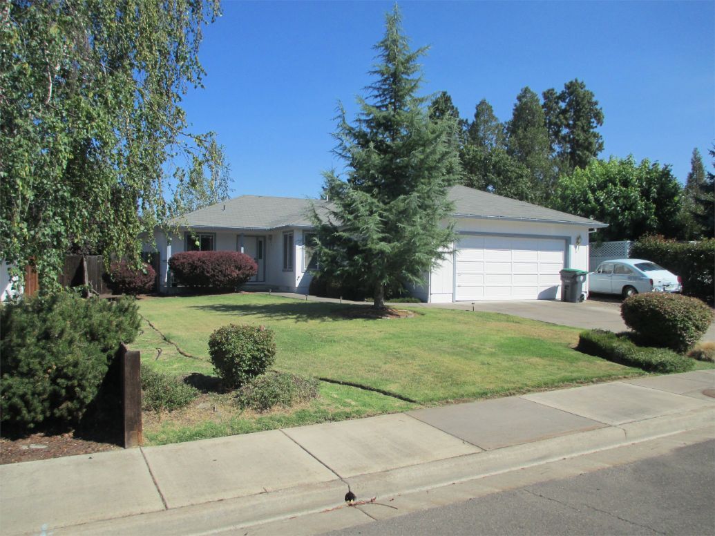 945 Rebecca Dr, Phoenix, OR 97535 House for Rent in Phoenix, OR