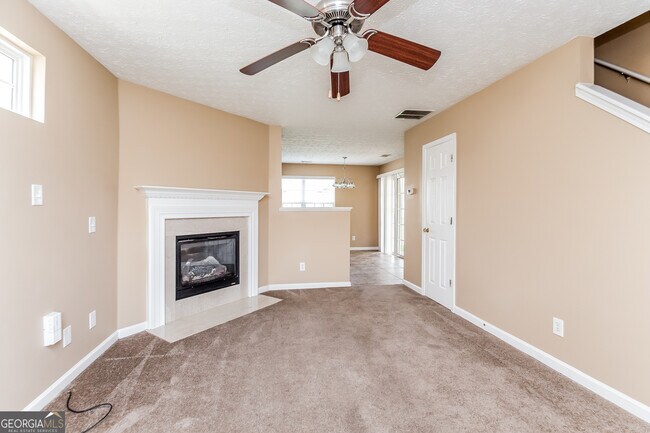 Building Photo - 2760 Lakeside Cir