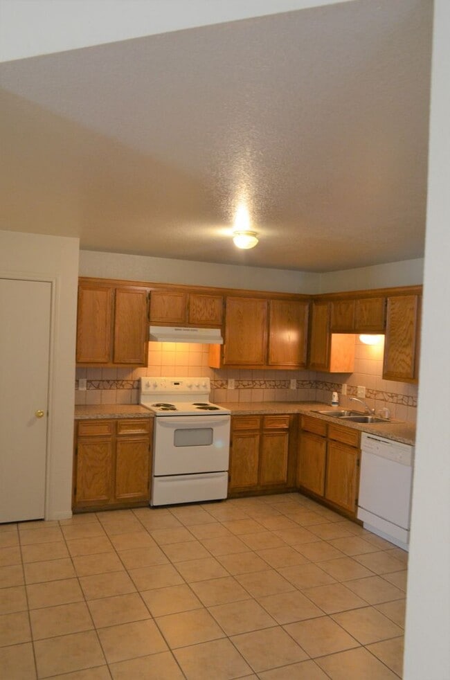 Building Photo - 603 Bermuda St