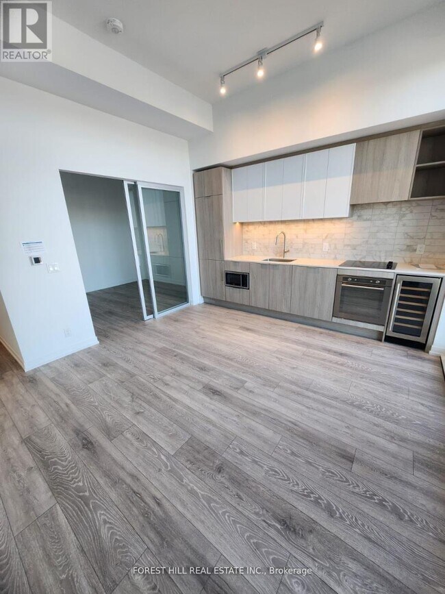 Building Photo - 2020 Bathurst St