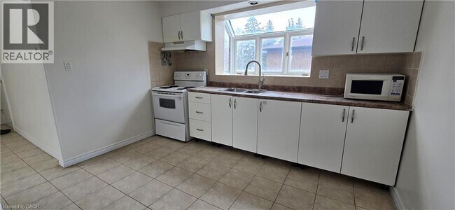 Photo du bâtiment - 23 Rutherford Dr