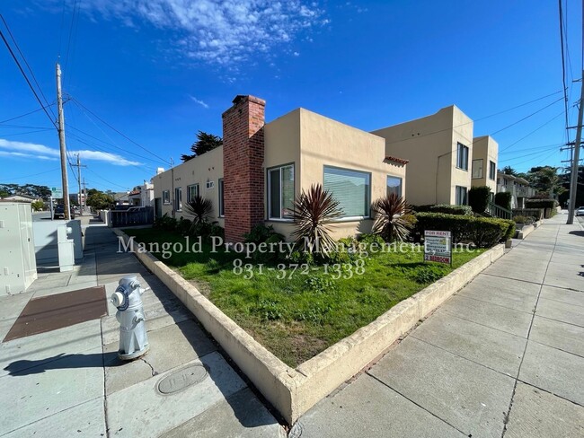 Building Photo - Two-Bedroom One-Bath Home with Garage!