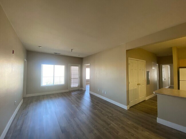 Building Photo - 4 Bedroom, 4 Bathrooms at The Edge at Reno