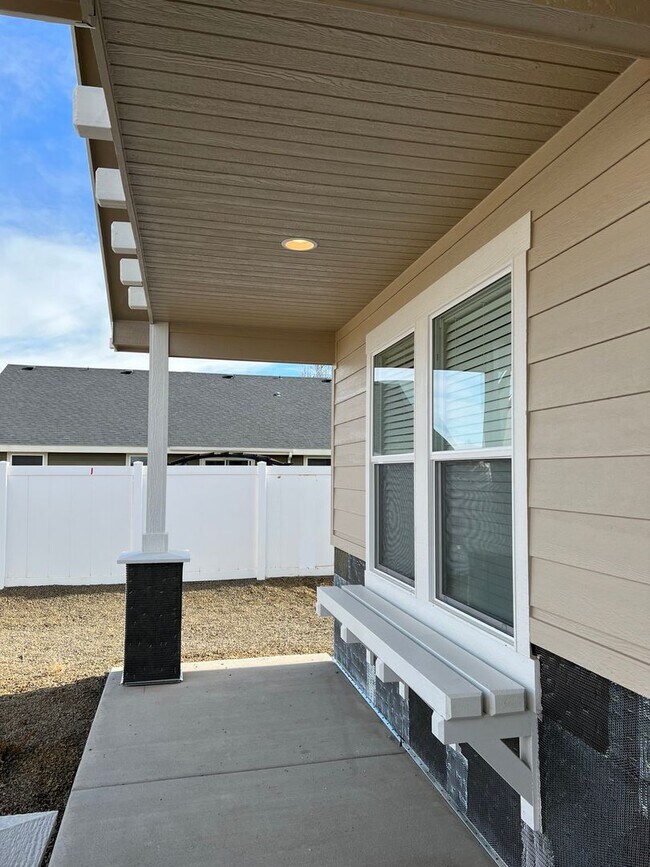 Foto del edificio - Beautiful, 3 bed 2 bath home close to lake...