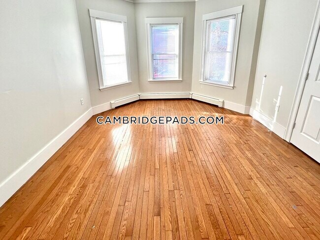 Foto del edificio - 37 Porter Rd