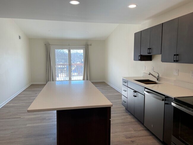 Building Photo - 25 Lincoln Ave