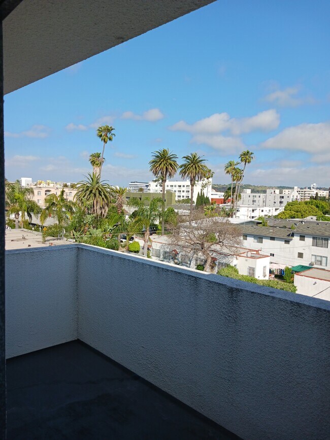 Foto del edificio - 3680 Keystone Ave