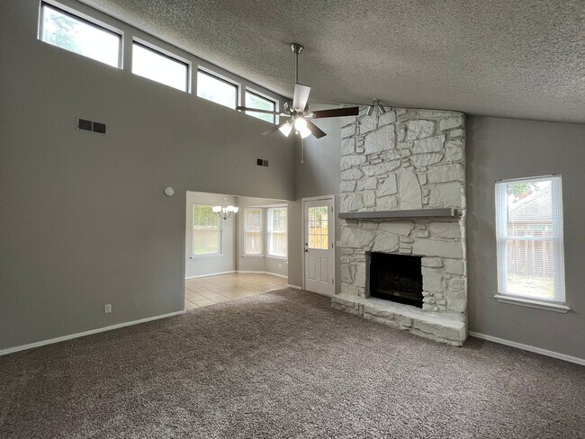 Building Photo - 3 bedroom house in Broken Arrow!