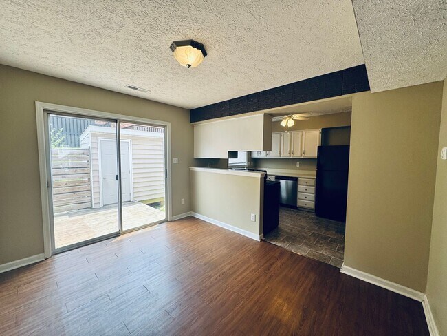 Foto del edificio - 1450 Ashbourne Dr