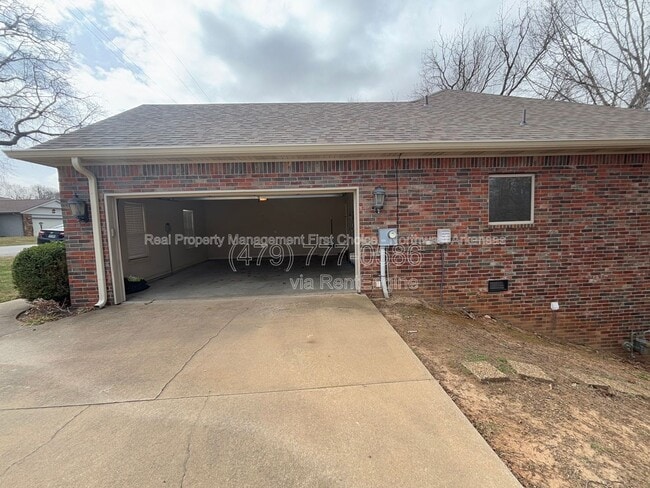 Building Photo - 8763 Apple Glen