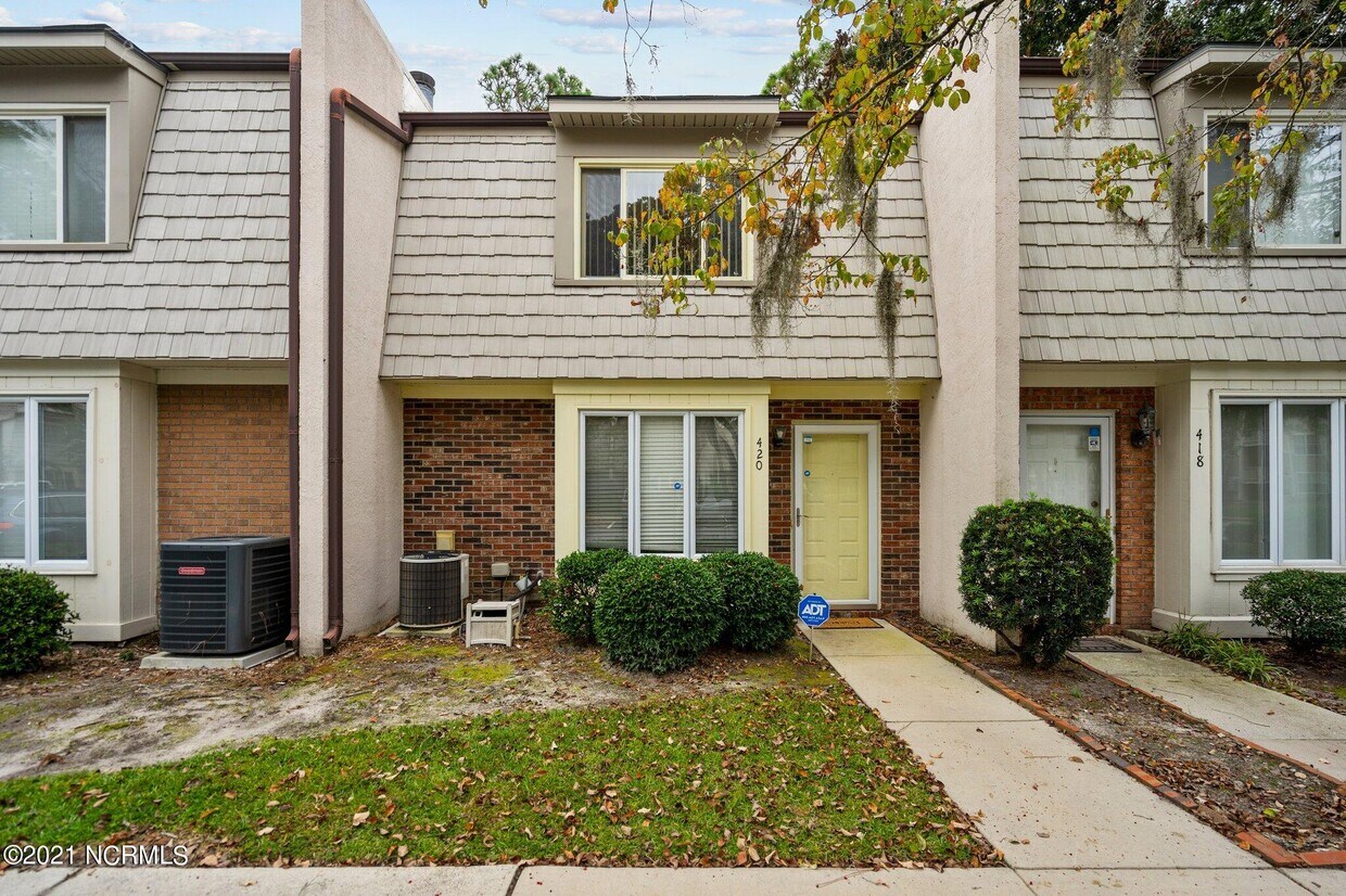 Primary Photo - 420 Cobblestone Dr