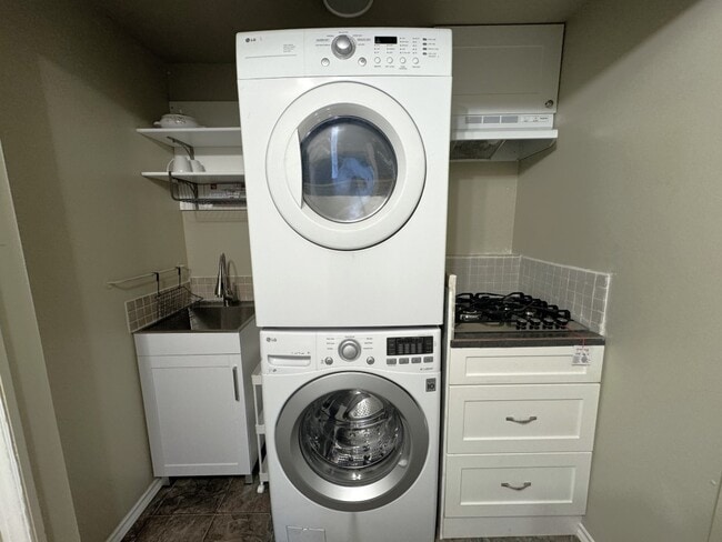 Building Photo - 3788 Howden Dr