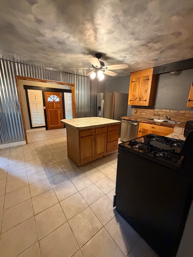 Building Photo - 327 N 400 W