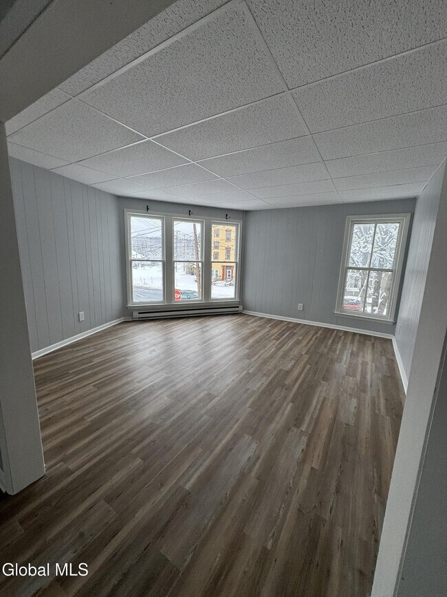 Building Photo - 219 S Main St